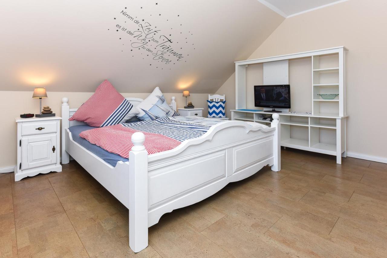 Ferienwohnung Haus Heimathafen Esens Esterno foto